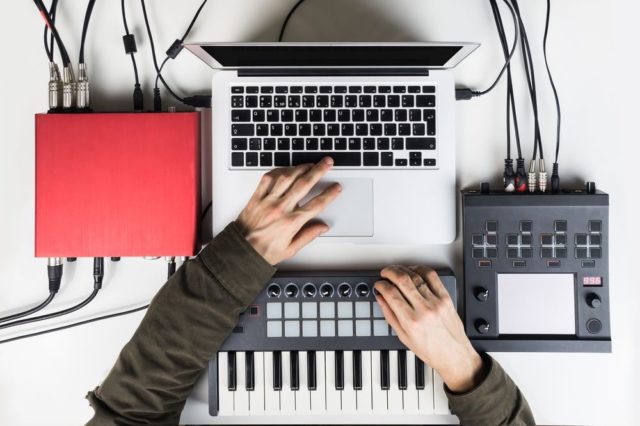 Estudio para música electrónica Estudio para música electrónica